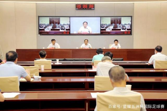 豪华！梅西看F1大奖赛，所戴的劳力士手表价值42.5万英镑
